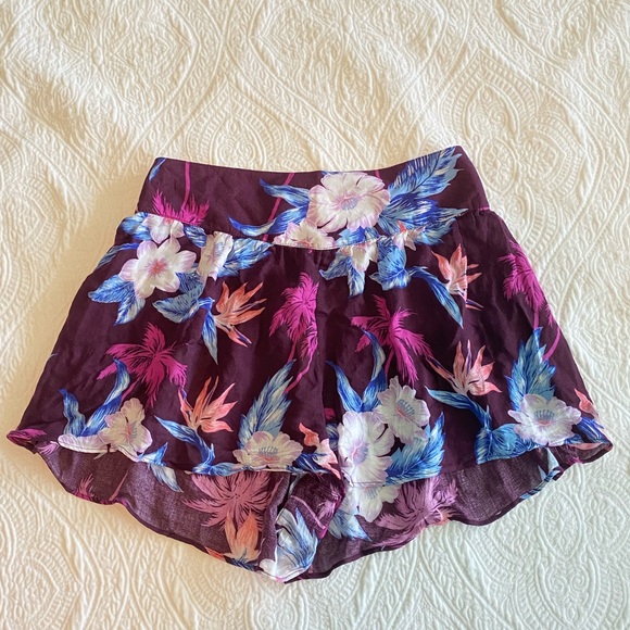 American Eagle Purple Floral Flowy Pocket Shorts - Picture 2 of 4